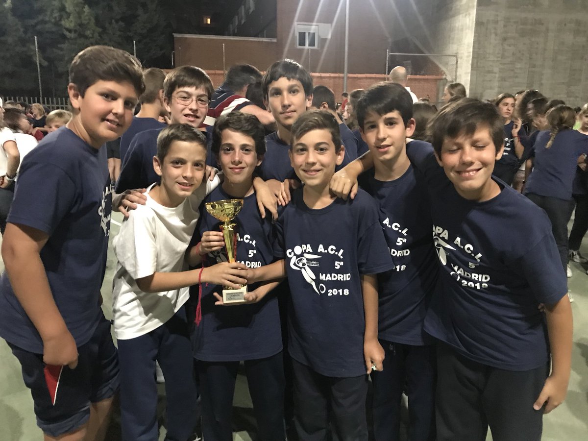 AlminarEsclavas's tweet photo. Una gozada vivir la #VCopaACI en la que han participado los colegios de @feducaci Enhorabuena a los campeones @Feducaci_madrid y a todos los participantes y en especial a nuestros @esclavascordoba que disfrutaron de una competición modélica #Deportividad #Compañerismo #Amistad https://t.co/BOSf8b7Zjc