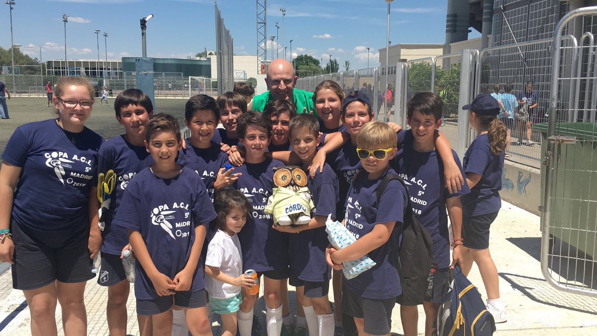 AlminarEsclavas's tweet photo. Una gozada vivir la #VCopaACI en la que han participado los colegios de @feducaci Enhorabuena a los campeones @Feducaci_madrid y a todos los participantes y en especial a nuestros @esclavascordoba que disfrutaron de una competición modélica #Deportividad #Compañerismo #Amistad https://t.co/BOSf8b7Zjc
