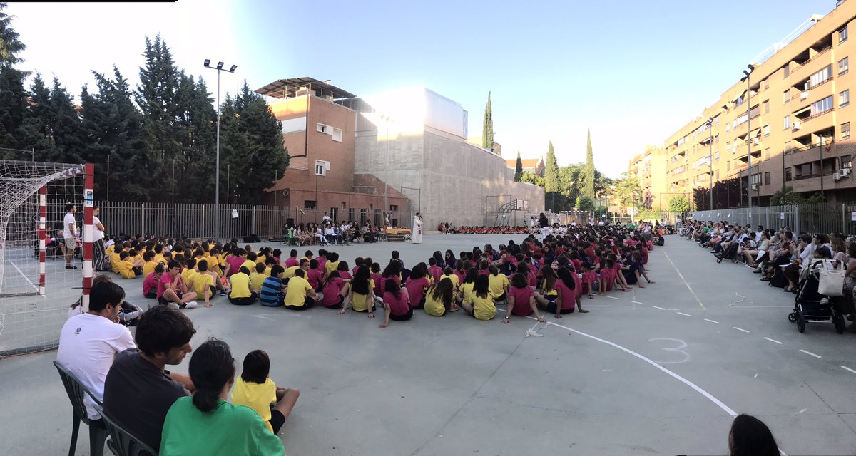 AlminarEsclavas's tweet photo. Una gozada vivir la #VCopaACI en la que han participado los colegios de @feducaci Enhorabuena a los campeones @Feducaci_madrid y a todos los participantes y en especial a nuestros @esclavascordoba que disfrutaron de una competición modélica #Deportividad #Compañerismo #Amistad https://t.co/BOSf8b7Zjc