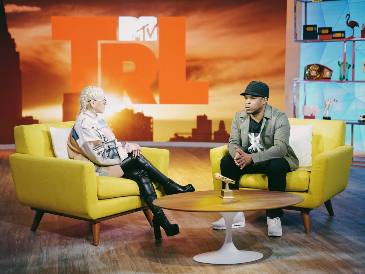 ChristinaCenter's tweet photo. PHOTOS // 15-06-2018) @Xtina lors de son passage dans l'émission @TRL sur MTV https://t.co/wUonBHKepz