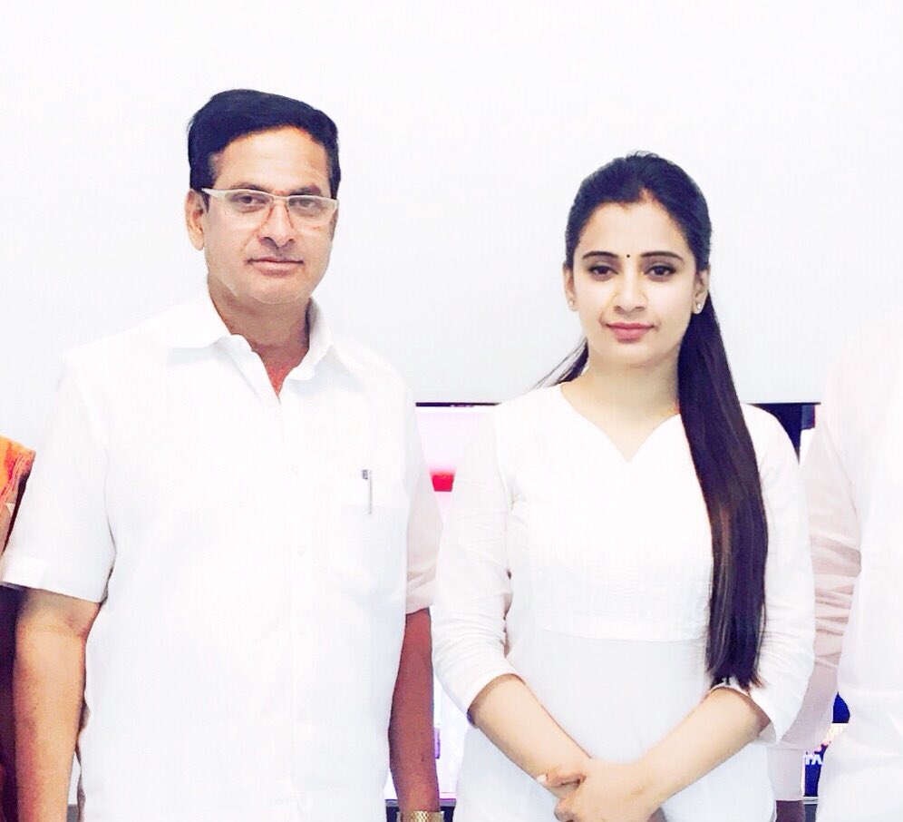 Veeraja_Jawa's tweet photo. My Father, My Pride 💐 (Mr. Vishwanath, Hyderabad)
My best wishes on the occasion of #FathersDay⁠ https://t.co/cZwtzcmjg6