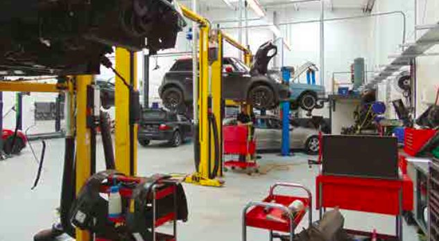 autotech_mag's tweet photo. WORKSHOP VISIT...
Autotechnician’s Nicola St Clair visits Peter Mould’s workshop in Chelmsford to discuss long-life #serviceintervals, #maindealers struggling with #diagnostics and the trade’s poor reputation.
https://t.co/3kmBDBePFM https://t.co/cJMxKceDN3