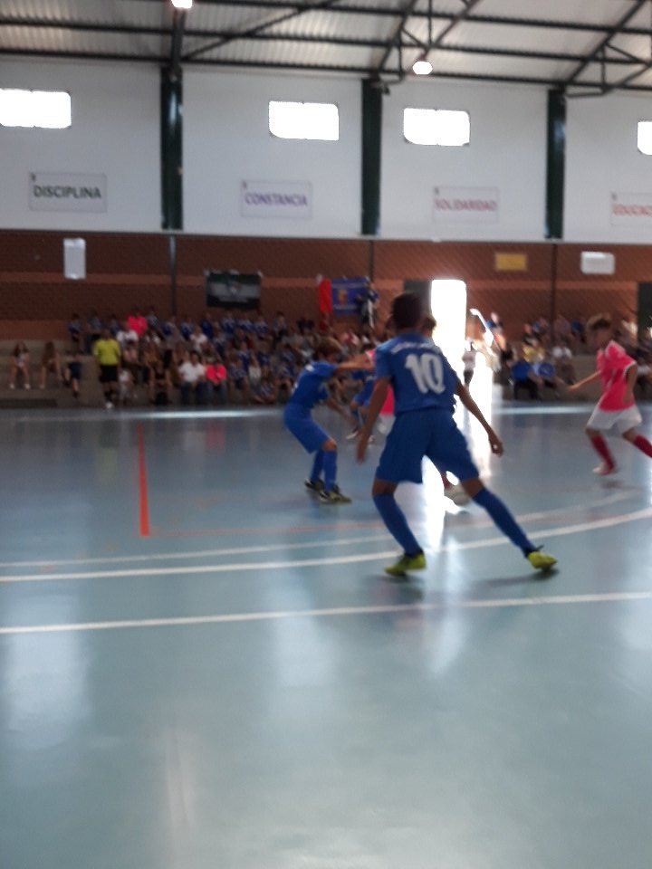 Pcivilsolana's tweet photo. Protección Civil Solana de los Barros preventivo de seguridad  jornada clausura  del Campeonato de España de Fútbol Sala de Clubes en categoría Alevín que se disputa  en el Pabellón Municipal de Deportes de Solana de  los Barros. https://t.co/jFBHqBUwSC