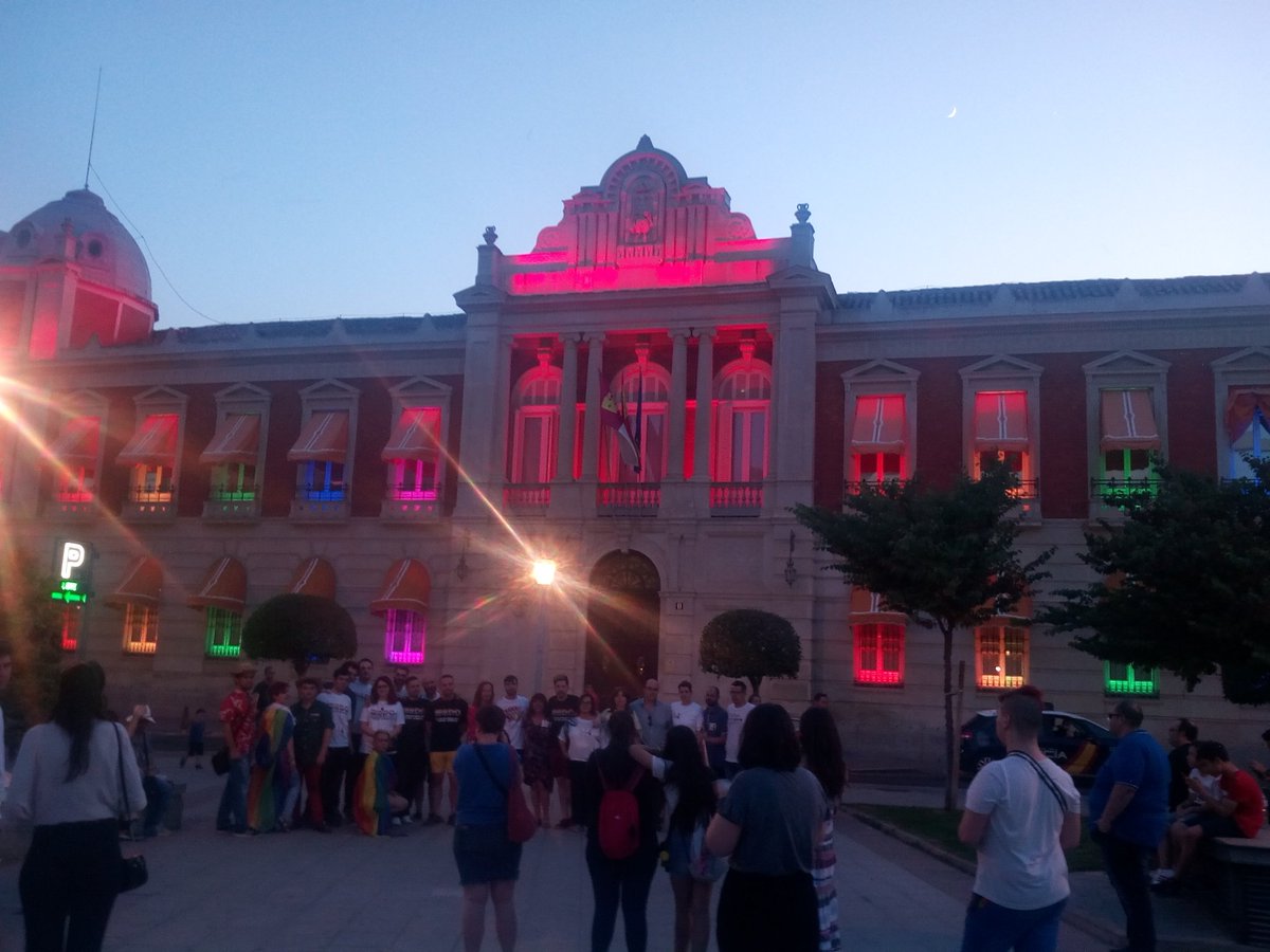 jmcolivares's tweet photo. En la diversidad está la riqueza de una sociedad. #OrgulloCLM2018 https://t.co/Oj2lfTykM9