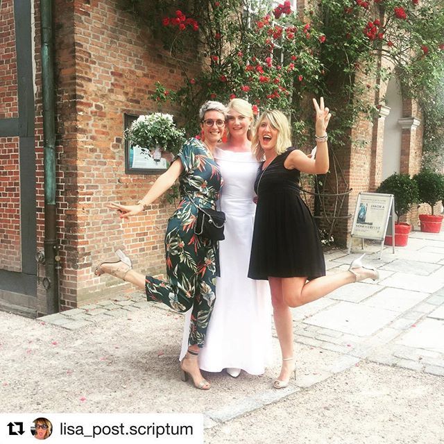 Siamociochemang's tweet photo. #Repost @lisa_post.scriptum
・・・
... un giorno speciale! 💚 🇮🇹 🇩🇪 @siamociochemangiamo  @mara5luca28 .
.
#worldwithfriends #worldwithlove #wedding #weddingday #dino&amp;flo #germanwedding #italiagermania #instalove #instalike #love #loveisintheair #won… https://t.co/bgDhCJpN8U https://t.co/XWsWnIggNH