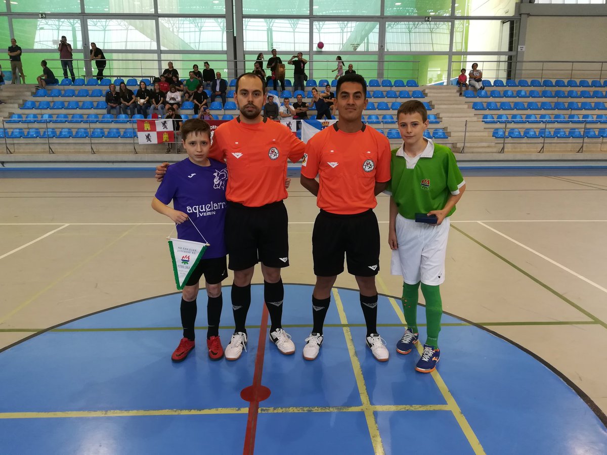 CD Tres Columnas tweet media