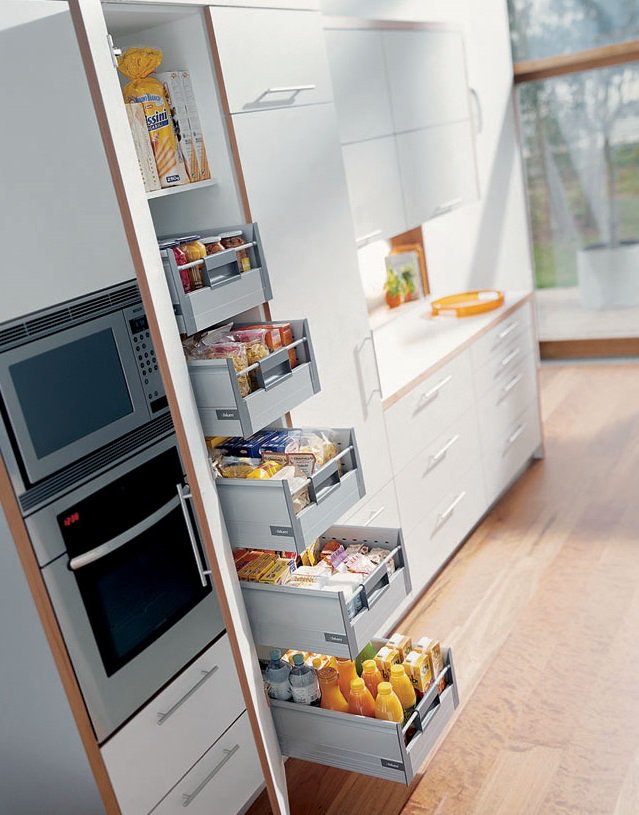 desonkitchens's tweet photo. Deson supplies a range of tall drawer units with compartments to keep your provisions neat, tidy and accessible. To view our full product range and check out samples, call us on 01962 863724 or pop into our Winchester showroom #kitchen #kitchendesign #kitchendoors https://t.co/LlcR9qvIhN