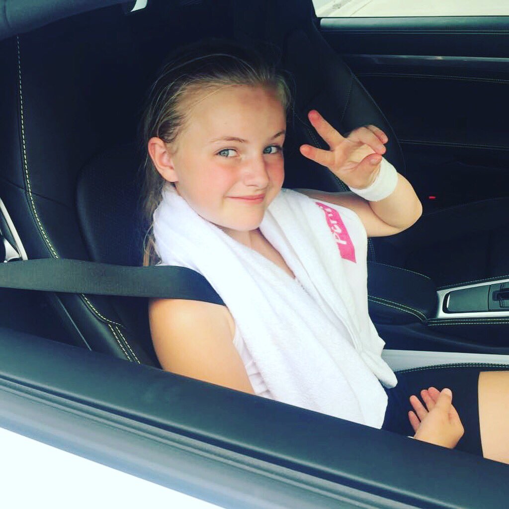 RocketKidz1's tweet photo. 🎾 Supporting Roger 🎾 #mega #sportlife #picoftheday #tennis #sportkids #atp 
#tennislife #tennislove #tennislover #spass #coolkids #bff #twins #instastyle #wearerocketkidz ##fun #funkids #kidz #bestfriends #bestfriend #mercedescup #rogerfederer #wilson #stuttgart #tcweissenhof https://t.co/I5E5DXiS5y