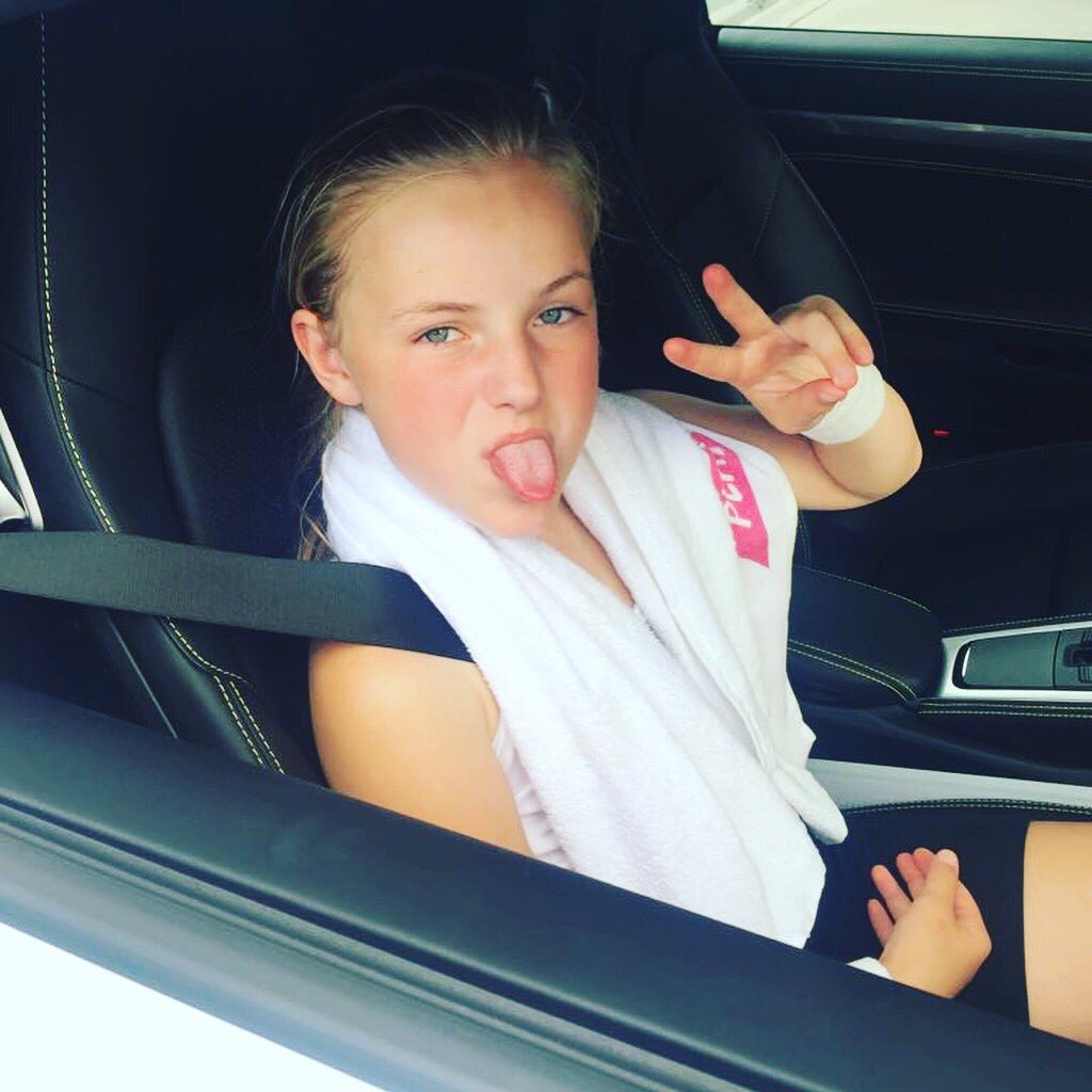 RocketKidz1's tweet photo. 🎾 Supporting Roger 🎾 #mega #sportlife #picoftheday #tennis #sportkids #atp 
#tennislife #tennislove #tennislover #spass #coolkids #bff #twins #instastyle #wearerocketkidz ##fun #funkids #kidz #bestfriends #bestfriend #mercedescup #rogerfederer #wilson #stuttgart #tcweissenhof https://t.co/I5E5DXiS5y