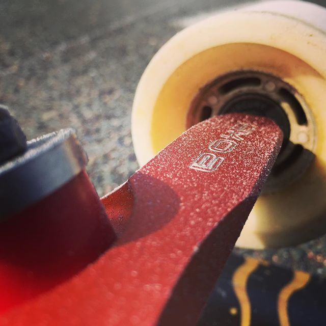 2controversial's tweet image. Loving summer the skate sesh. Dawn till dusk leaving dusty trucks

#longboard #longboarding #downhillskateboarding #skoatrucks #precisiontrucks #venomskate #hardinthepaint