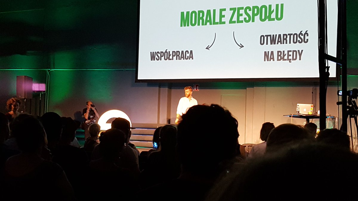 mikeluczak's tweet image. Niby o zeapole kreatywnym i piłce, ale o giereczkach też był slajd. Tylko nie tak działało morale w HOMM3 chyba?;) #elementtalks #elementtalks2018