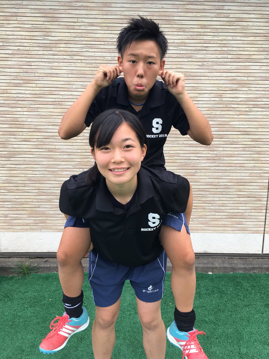 駿河台大学女子ホッケー部 A Twitter 抱負 顔出しの意識を持ち パスを正確に繋ぐ 常に全力プレー 西 持ち味を生かした自分らしいプレーでひたむきに頑張ります 八巻 写真のテーマ おサルさん と飼育員さん 全身お揃いの練習着で合わせてきてくれ
