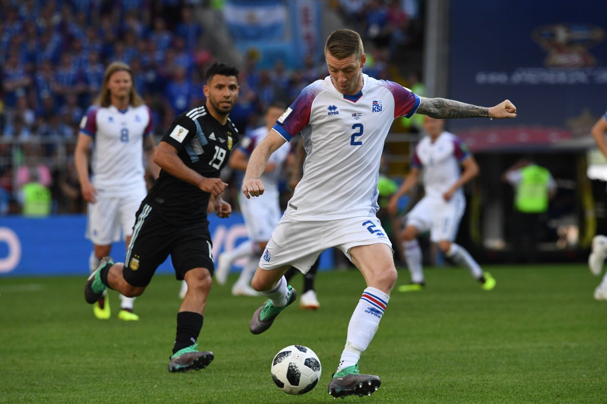FootyAccums's tweet photo. Icelandic defender Birkir Már Sævarsson works in a factory packing salt and had to ask permission to play at the World Cup..

Yesterday he played 90 minutes in his sides 1-1 draw with Argentina. 👏🏻👏🏻👏🏻 https://t.co/oVp2bs5TYG