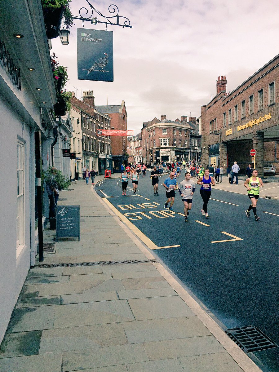 Rob_Tobin's tweet image. Just popped out of the hotel to see loads of runners racing in the Shrewsbury half marathon. I wouldn't want to run up that hill!!! #Shrewsbury #HalfMarathon #wylecop @LionandPheasant @Shrewsburyhalf