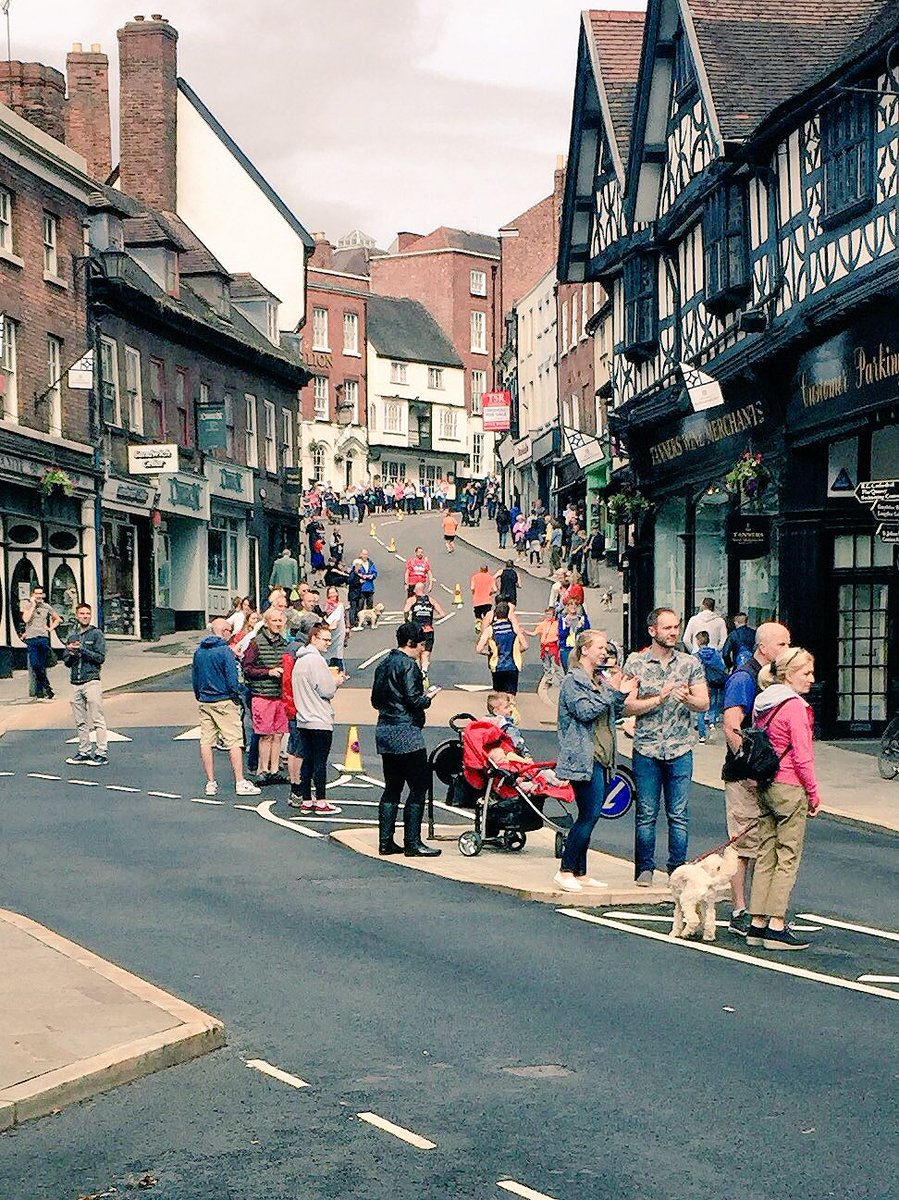 Rob_Tobin's tweet image. Just popped out of the hotel to see loads of runners racing in the Shrewsbury half marathon. I wouldn't want to run up that hill!!! #Shrewsbury #HalfMarathon #wylecop @LionandPheasant @Shrewsburyhalf