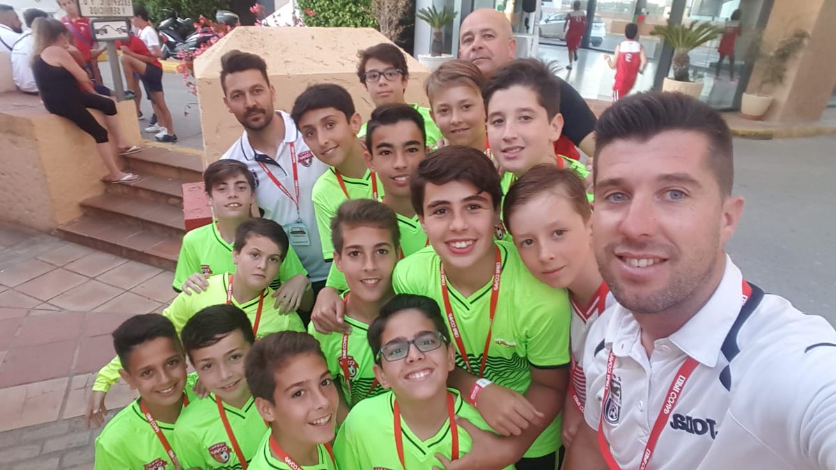 AtBaenenseCf's tweet photo. @CopaCOVAP No pudo ser pese a la gran semifinal de nuestros Alevines. Ahora toca Felicitar a la #UDCastellarCF por su pase a la Gran Final y nosotros disfrutar en la final de consolación.
Enhorabuena Chavales
#AtleticoBaenenseCfAlevin https://t.co/Ynp35wCVNB