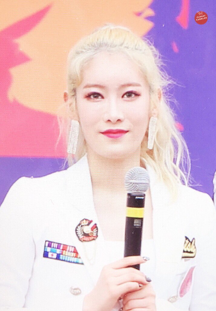 ccyb1019's tweet photo. 180617 여의도 프리뷰 

#프리스틴 #PRISTIN #레나  

베리베리베리 예뻐ㅠㅠㅠㅠ https://t.co/yom3Ubnqnv
