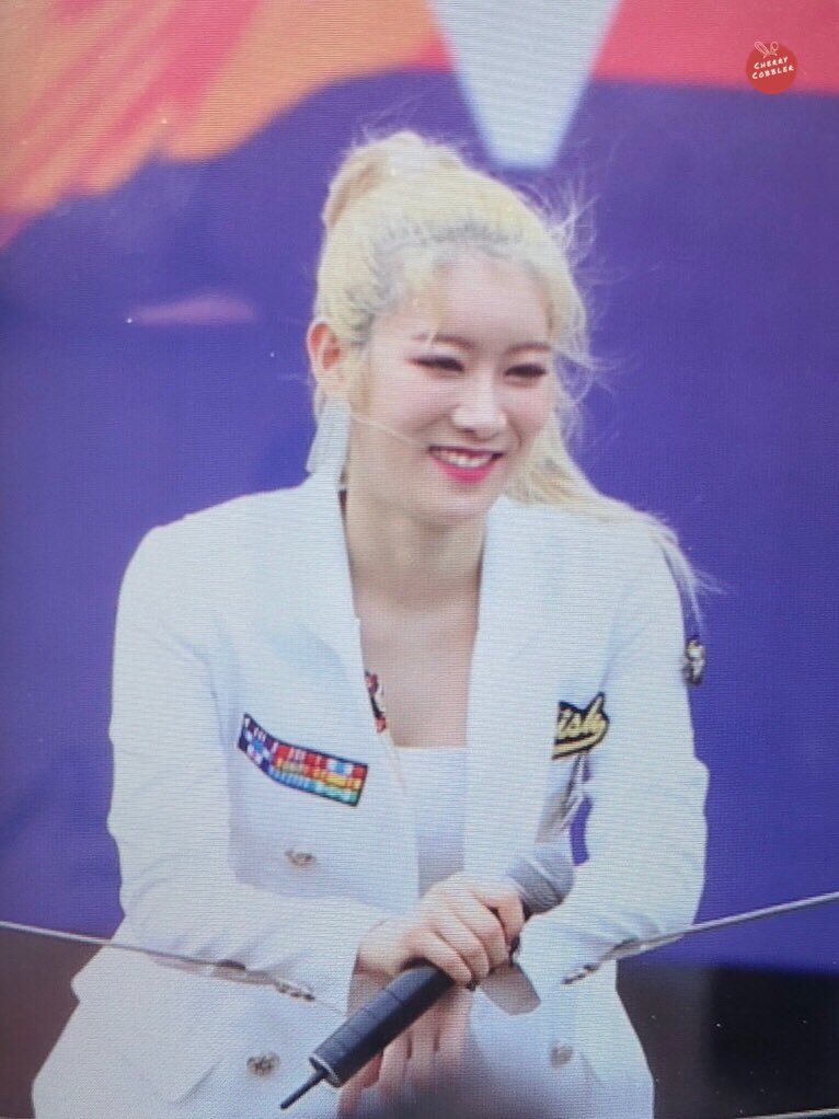 ccyb1019's tweet photo. 180617 여의도 프리뷰 

#프리스틴 #PRISTIN #레나  

베리베리베리 예뻐ㅠㅠㅠㅠ https://t.co/yom3Ubnqnv
