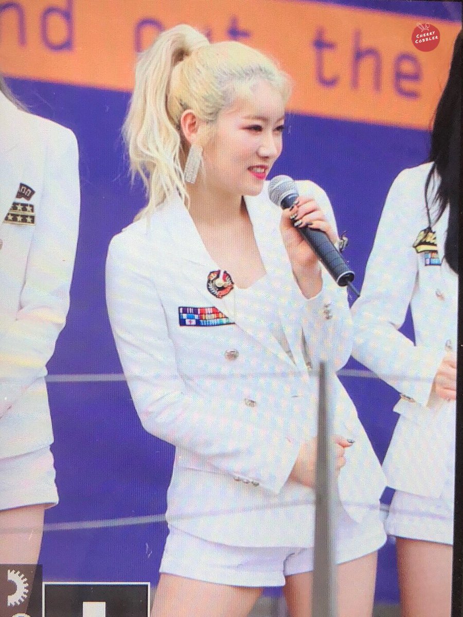 ccyb1019's tweet photo. 180617 여의도 프리뷰 

#프리스틴 #PRISTIN #레나  

베리베리베리 예뻐ㅠㅠㅠㅠ https://t.co/yom3Ubnqnv