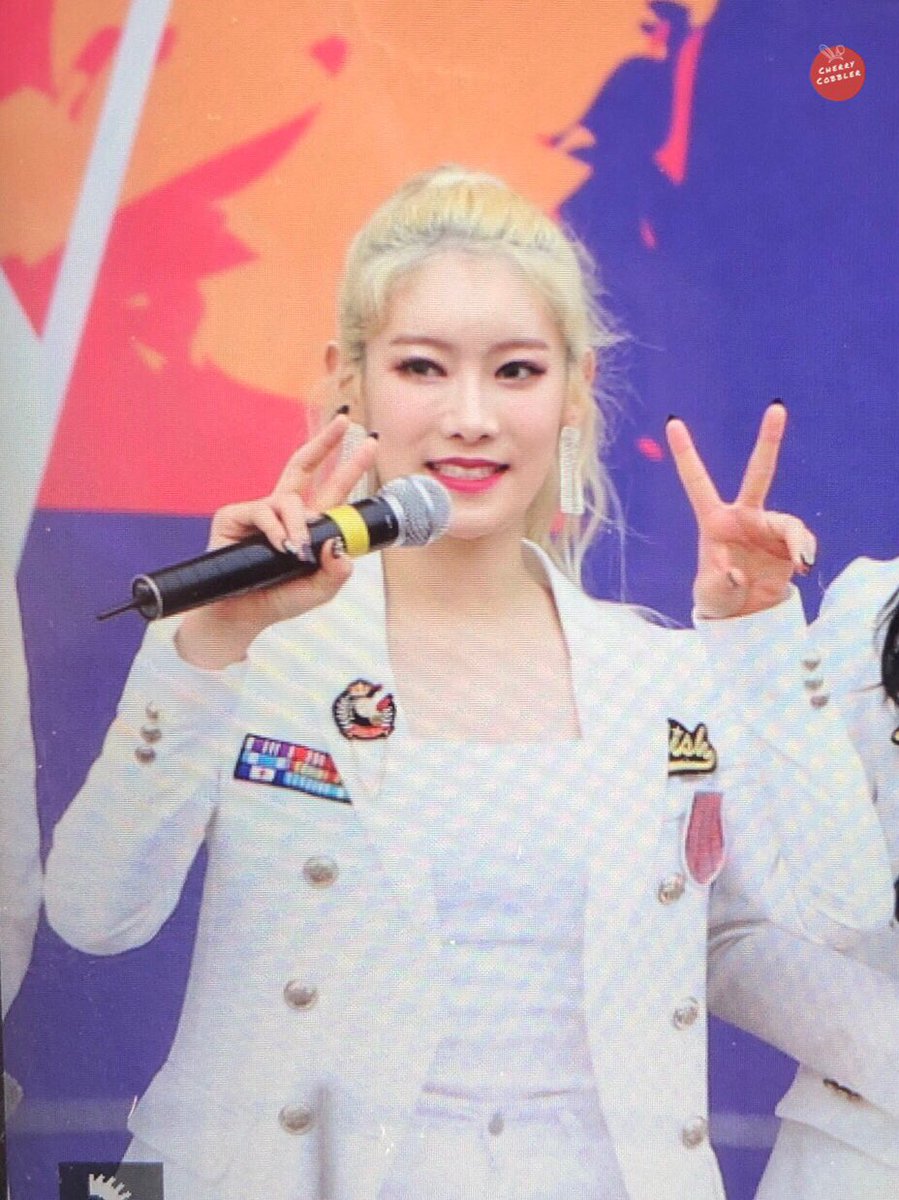 ccyb1019's tweet photo. 180617 여의도 프리뷰 

#프리스틴 #PRISTIN #레나  

베리베리베리 예뻐ㅠㅠㅠㅠ https://t.co/yom3Ubnqnv