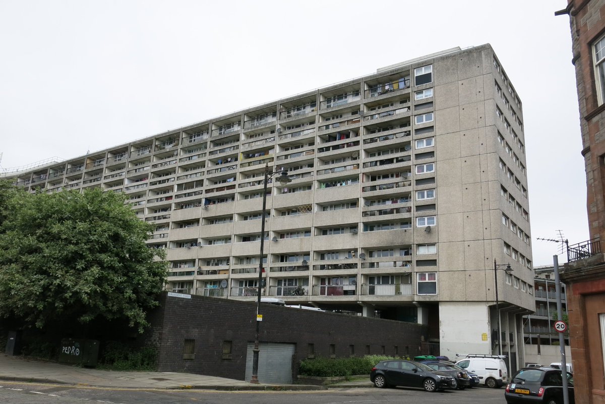 MunicipalDreams's tweet photo. Cables Wynd House (or the Banana Block), Leith, 1965: Grade A listed by Historic Environment Scotland in Jan 2017. (With thanks to @Tower_Blocks for the visit last week.) https://t.co/fKowZ4Qrnx