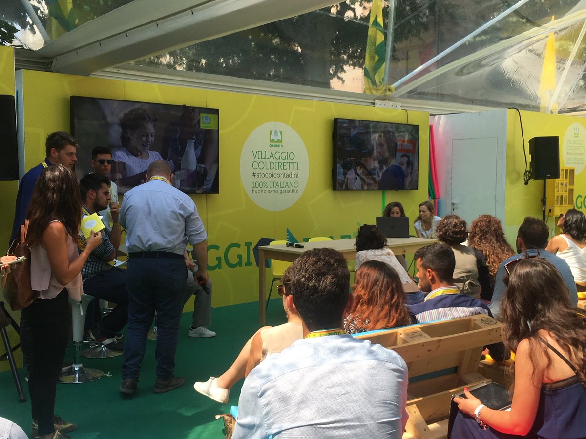 Tutti in attesa per la presentazione finale #villaggiodelleidee #villaggiocoldiretti #ruralhack #stocoicontadini #coldiretti <a href="/campagnamica/">Campagna Amica</a> <a href="/ColdirettiG/">Coldiretti Giovani</a> <a href="/ColdirettiTo/">Coldiretti Torino</a>