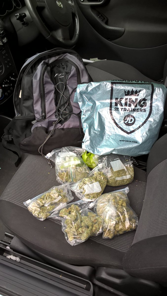 tvp_mk's tweet photo. #C9530  #P1727 In Middleton we had Information about drug dealing. 
A male located in a vehicle ran off. 
Male not located, but we know who you are. 
A large quantity of Class A &amp; B drugs were found &amp; the car seized. 
Dealers 0 - TVP 1 
The investigation is ongoing 👮 #MKSouthNHT https://t.co/hOnd4iERjJ