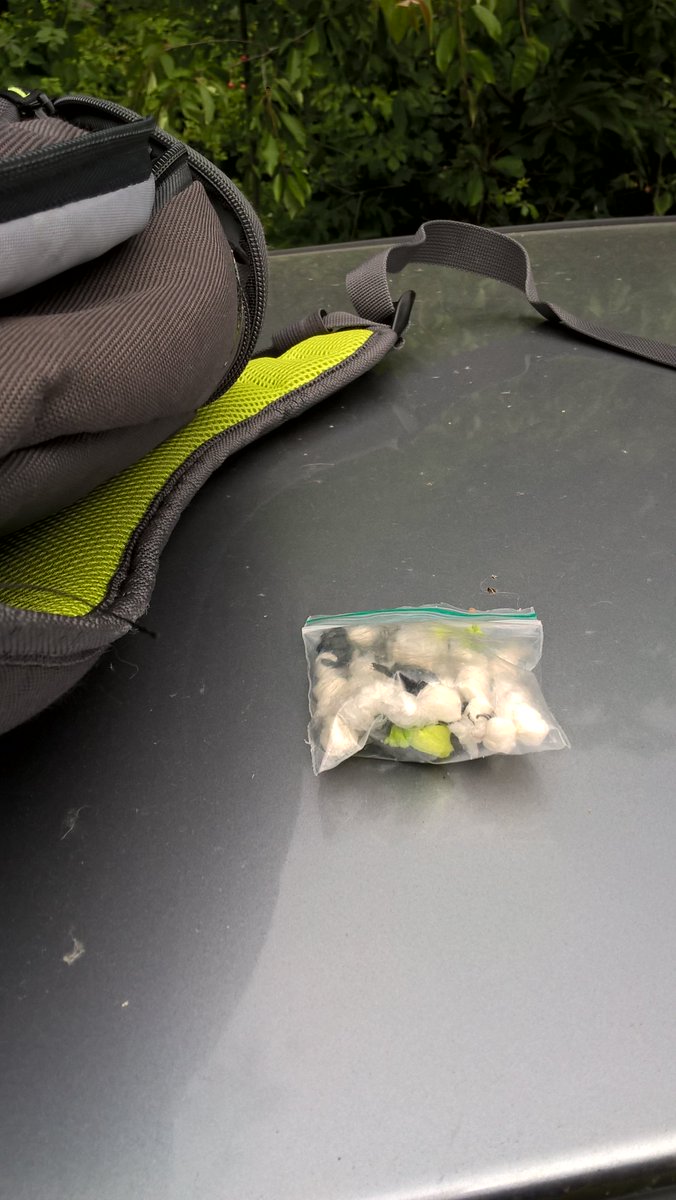 tvp_mk's tweet photo. #C9530  #P1727 In Middleton we had Information about drug dealing. 
A male located in a vehicle ran off. 
Male not located, but we know who you are. 
A large quantity of Class A &amp; B drugs were found &amp; the car seized. 
Dealers 0 - TVP 1 
The investigation is ongoing 👮 #MKSouthNHT https://t.co/hOnd4iERjJ