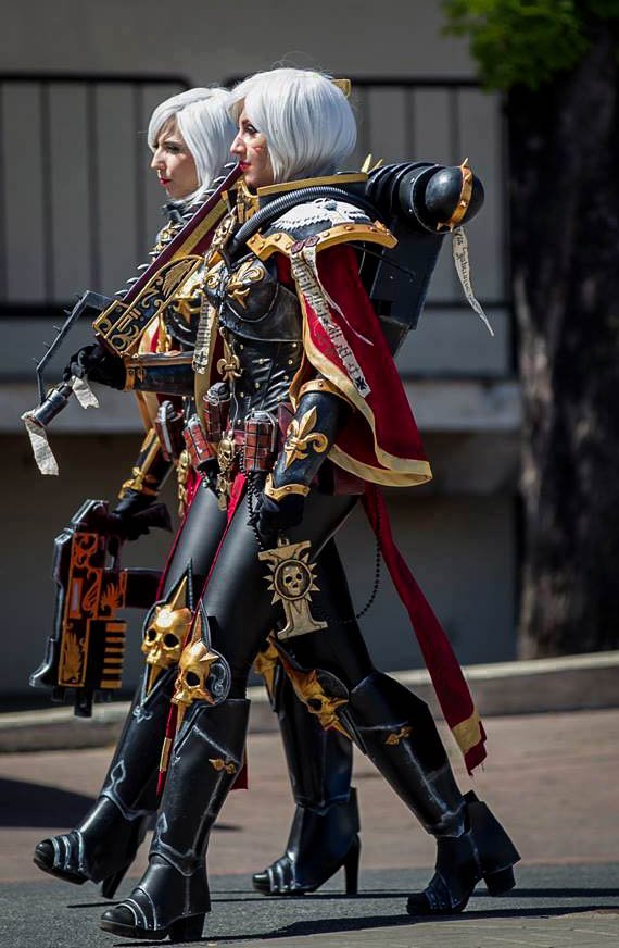 RedChaosCosplay's tweet photo. ~Swiggity swooty I'm coming for that xenos booty~
#warhammer #cosplay #wh40k https://t.co/QhNorJzxKx