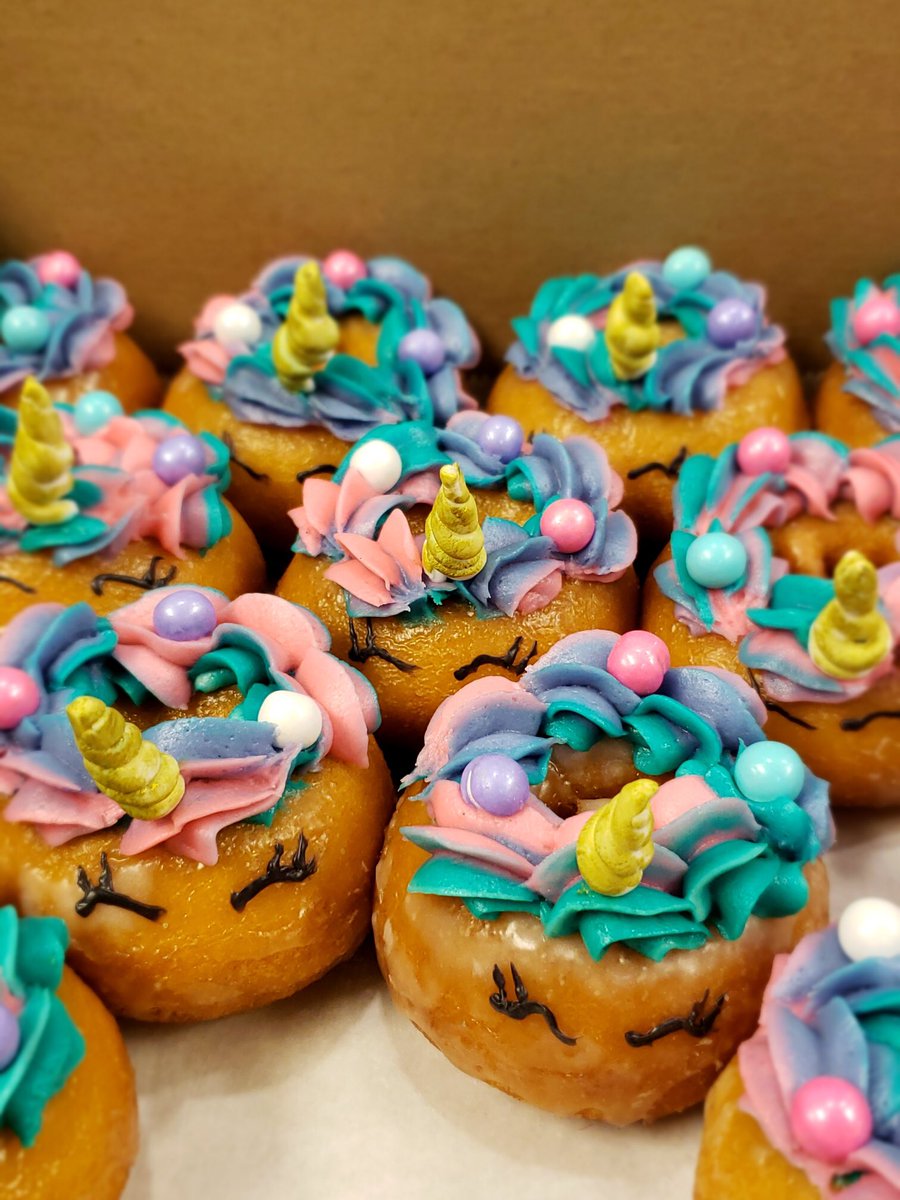 SandyPDonuts's tweet photo. Tag someone who would love these unicorn donuts 🦄🍩💕 #sandyponydonuts #unicorndonuts https://t.co/l8QSshpd2b
