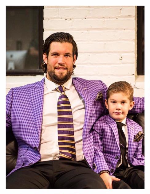 Dormeuil's tweet photo. It's Fathers' day !
Perfect timing for a matching suit...
πΈ by Danny King
#fathersday #matchingsuits #luxurycloth https://t.co/i88lmeHloa