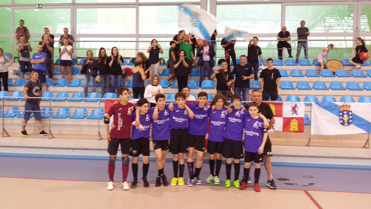 mirobrigaaldia's tweet photo. [MARCADOR | Fútbol Sala | Fase Previa Campeonato de España Infantil] 
ROUND 3:
> @EDCVerin 5 - @ADSanJuanFS 
>> El billete para la Fase Final del Campeonato en Viator (Almería) ya tiene dueño: el @EDCVerin. https://t.co/9vm4bfEfAv
