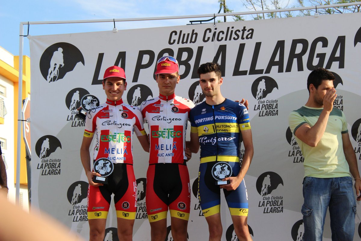 CCLaPalmaCT's tweet photo. Día grande para el equipo ayer en #PoblaLlarga, cierre de Challenge CV:
DOBLETE 🙌🙌 de @oscarsanchz_ y @alvaropolort, que junto a @valera_fernand (8°) formaron parte de la fuga buena del día y lograron rematar de forma magistral...
+ Victoria por Equipos! #CHCV https://t.co/2WFZO0PWdT