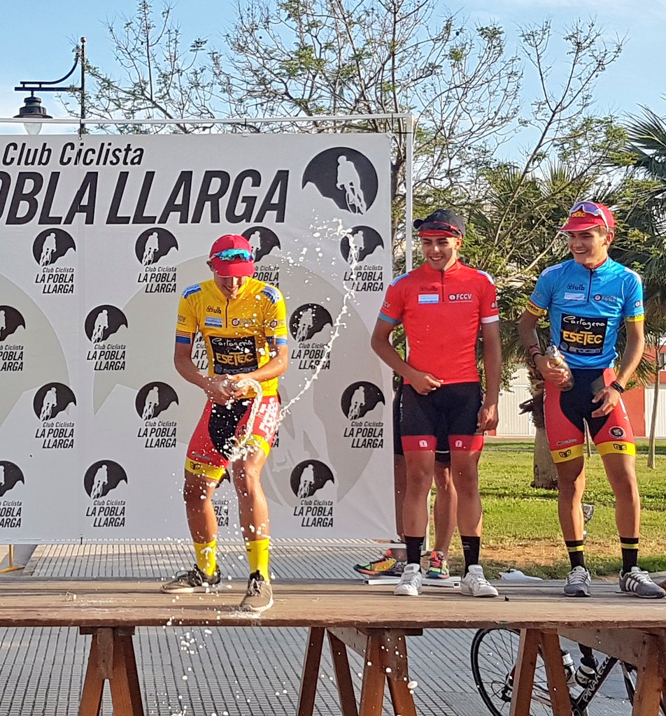 CCLaPalmaCT's tweet photo. Además se ponía la guinda al pastel con @MarcosHinojosa7 vencedor de la General Final de Challenge CV! 🙌💛
@oscarsanchz_ ascendía a la tercera plaza del podio final y mantenía el liderato de Metas Volantes! 🙌💙
#ObjetivoCumplido #CHCV #CiclismoJunior #Cartagena #Esetec #Arocam https://t.co/MN4I4PfK5w