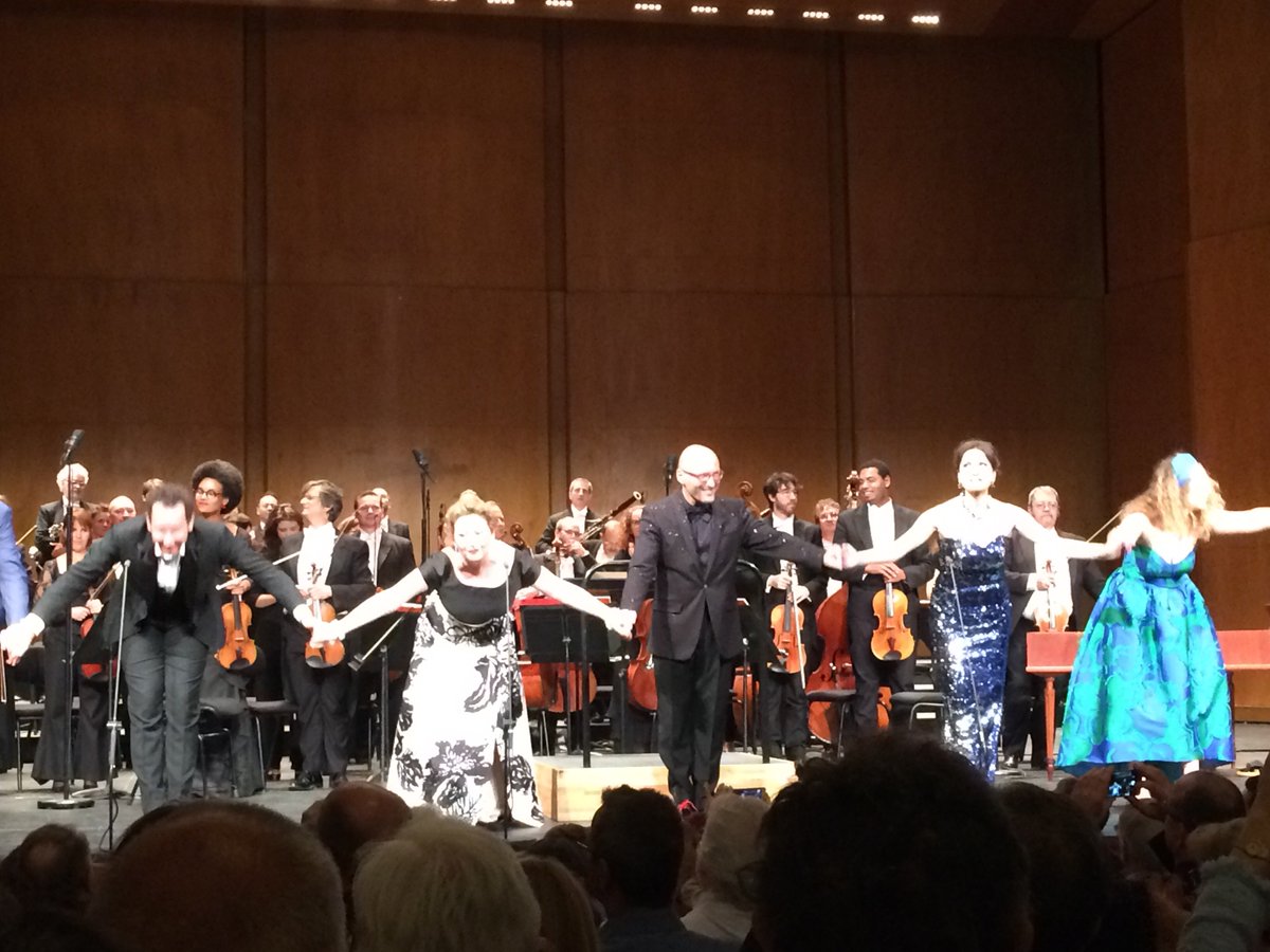 AnnBousquet's tweet photo. Such a cheerful and talented #Cenerentola  yesterday evening @TCEOPERA! Thank you, bravissimo @ONDIF @EnriqueMazzola #KarineDeshayes @EnsembleAedes @cyrille_dubois @VitoPriante https://t.co/pNKwMMInYi