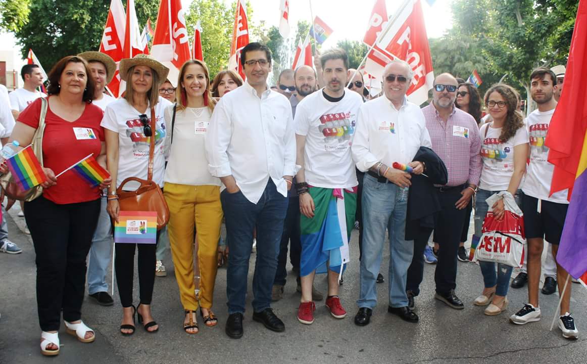JoseleCaballero's tweet photo. Ciudad Real ha sido este fin de semana la capital del #OrgulloCLM2018 con un lema: no al "sexilio". En una provincia rural como la nuestra, las administraciones debemos trabajar unidas para que nadie tenga que irse de su municipio para vivir libremente su vida y su sexualidad. https://t.co/FsSjOHiki5