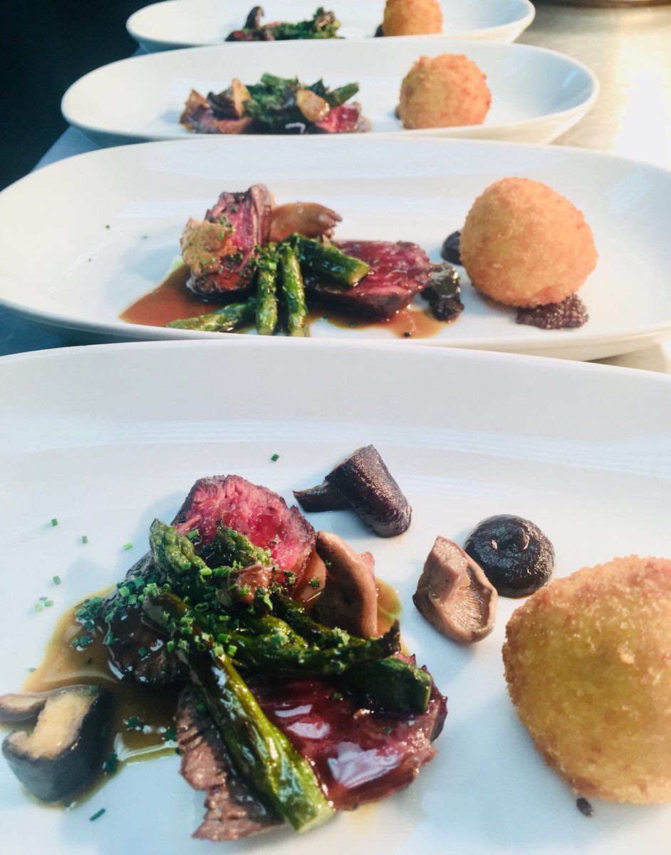 The French Table tweet media