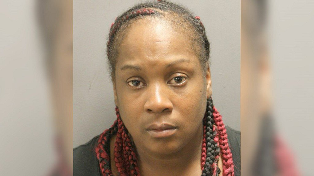 Mom accused of leaving child in hot car while shoplifting in Walmart on.11alive.com/2JV04Ns https://t.co/AJA0EFmmAP