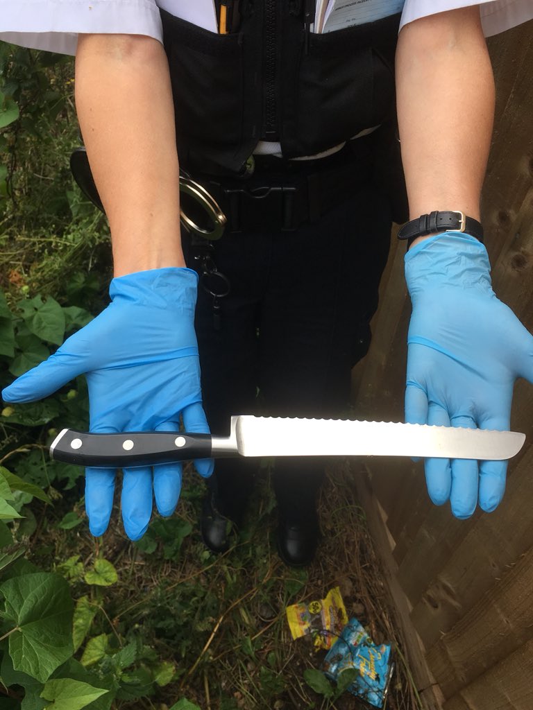 MPSGreenwich's tweet photo. While 3 @MPSSpecials were undertaking proactive patrols in the SE2 area they recovered a knife - another potential life saved #makinglondonsafe #StopKnifeCrime @MPSThamesmeadE ^5086RG https://t.co/eWMnaM8Sny