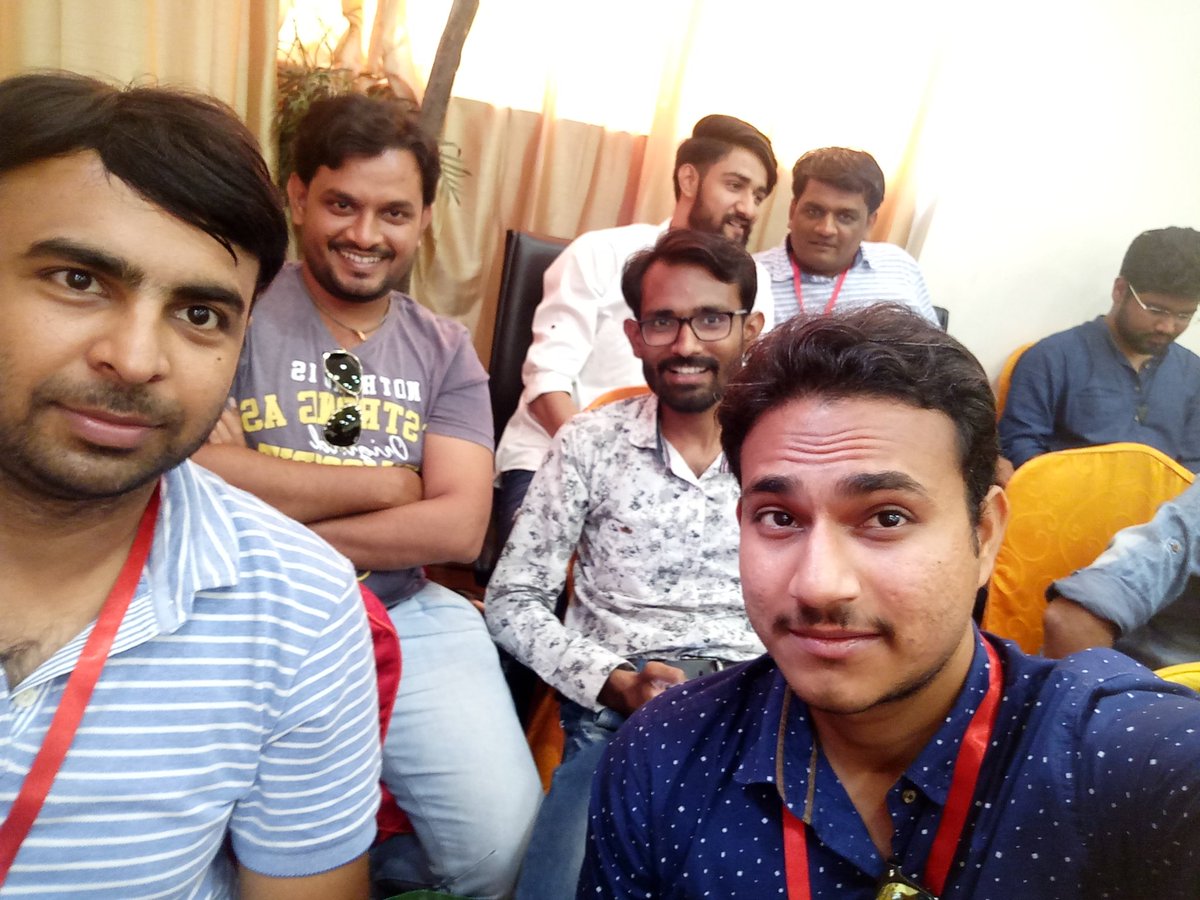 Harshil_Barot's tweet photo. #GujjuBloggers #Webfair #Godaddy #GoDaddyIndia https://t.co/i8AXJl3Ifi