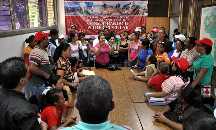 JauaMiranda's tweet photo. DISIDENCIA Y CRÍTICA. https://t.co/o4Q7WgHtOr “No le tengamos miedo a la crítica, ni a la autocrítica. Eso nos alimenta, nos hace falta”.  Hugo Chávez Frías. https://t.co/iYiLHl7Z7V