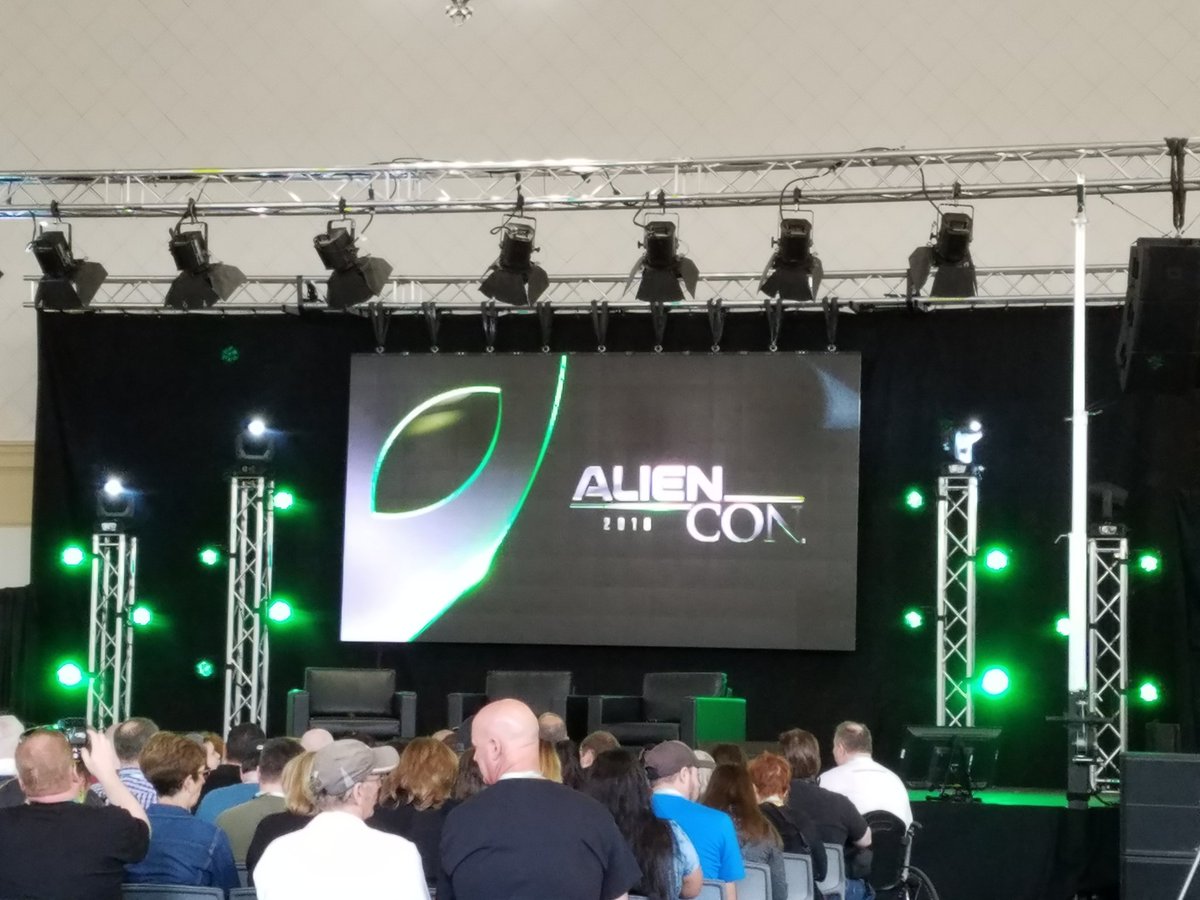 2018/06/17 - David at AlienCon 2018 at Pasadena Convention Center Df5-5m3UYAEqnZH