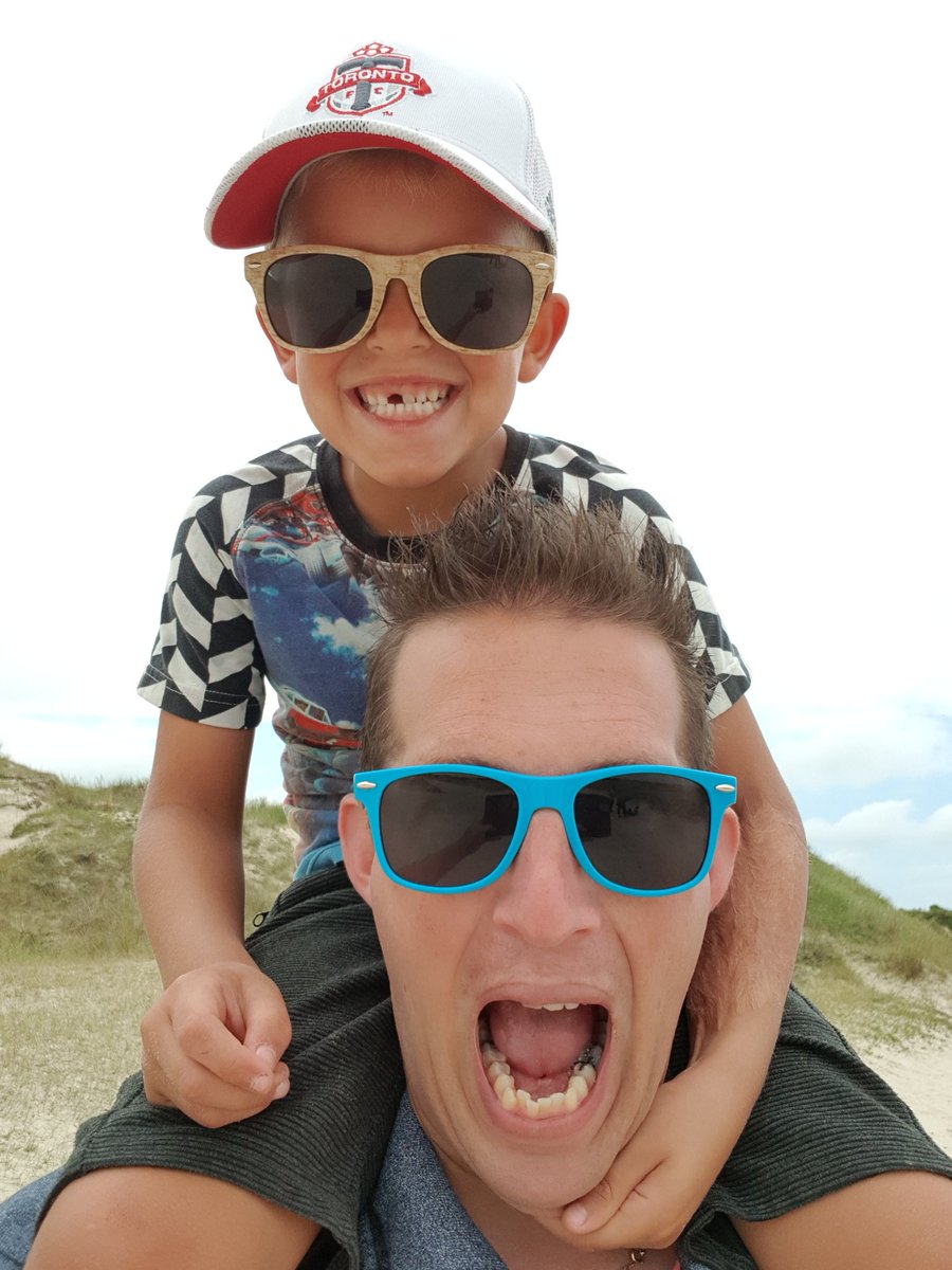 IvoHuizinga's tweet image. Een dag om in te lijsten! Vanmiddag even naar de Slufter en daarna om een ijsje bij Labora. #rennen #springen #vliegen #duiken #vallen #opstaan #doorgaan #topdag #vaderdag