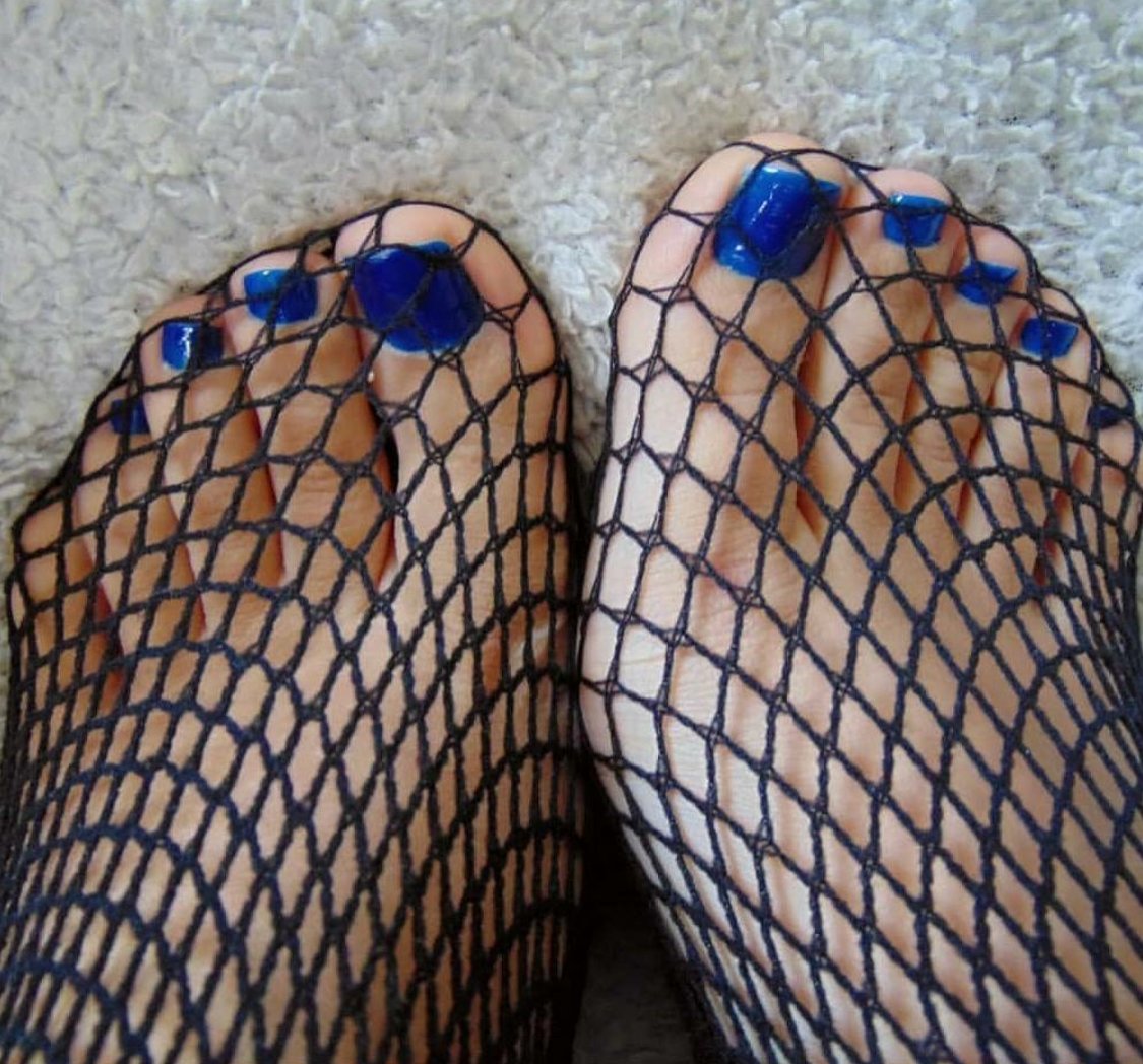 VanMistress's tweet photo. I know you would like some more pictures 😘 
Dm me 
$ending #FootWorship #footfetish #humanatm #paypig #paypigs #Findom @richmen_dating_ @RTfaggot https://t.co/2Y0iSL9gEW