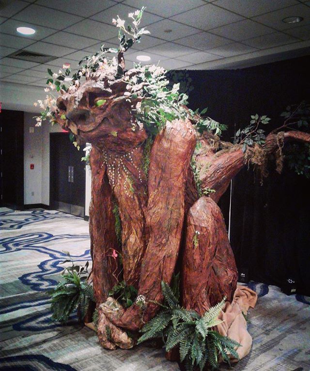 MagnusApollo's tweet photo. Here is that finished giant I helped @art_of_robert_rogalski. A fun time was had. :) .
.
.
#art #sculpture #treecreature #robrogalski #papermache #creaturedesign #creature #trees #artlife https://t.co/JxtUWvncnv https://t.co/yPtDv0Noa7