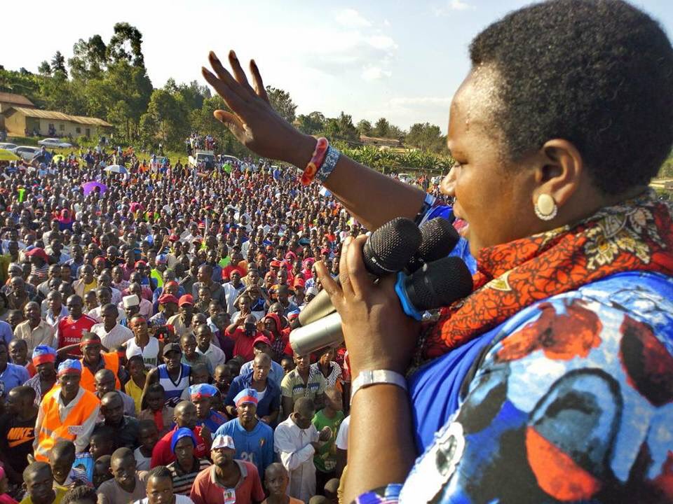 FDCOfficial1's tweet photo. From Bugiri to Sheema Municipality! Our leaders are at the launch of our candidate Virginia Plan Mugyenyi manifesto launch! Singer Mathias Walukagga is present! The hot day has not stopped the good people of Sheema from attending! #VoteFDC #VoteMugyenyi #SheemaDecides https://t.co/rDKrb7yWVy