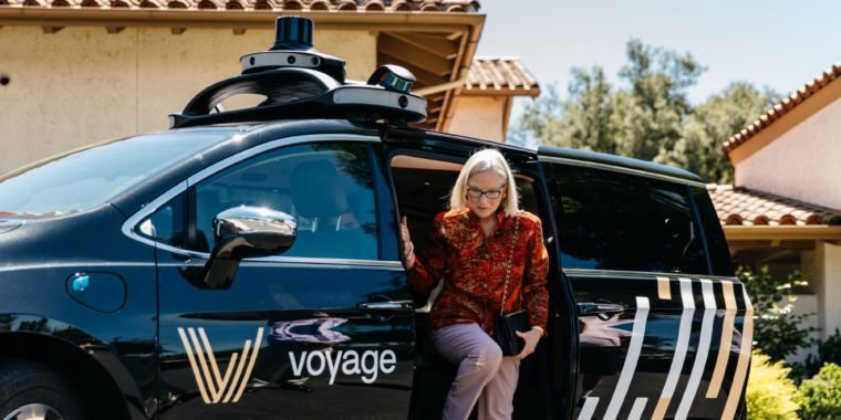 hacklifed's tweet photo. How startups are building driverless cars without Google’s billions
#Google #Driverless #Startup #Automation #Billion #Car #Autonomous #Waymo #SelfDrivenCar #Voyage #BMW #Chrysler #Tesla #Fiat #Future #Innovation #Transportation #Uber #Tech #News #Taxi
https://t.co/gEgzLlHWAj\ https://t.co/vFTdJrtAxs