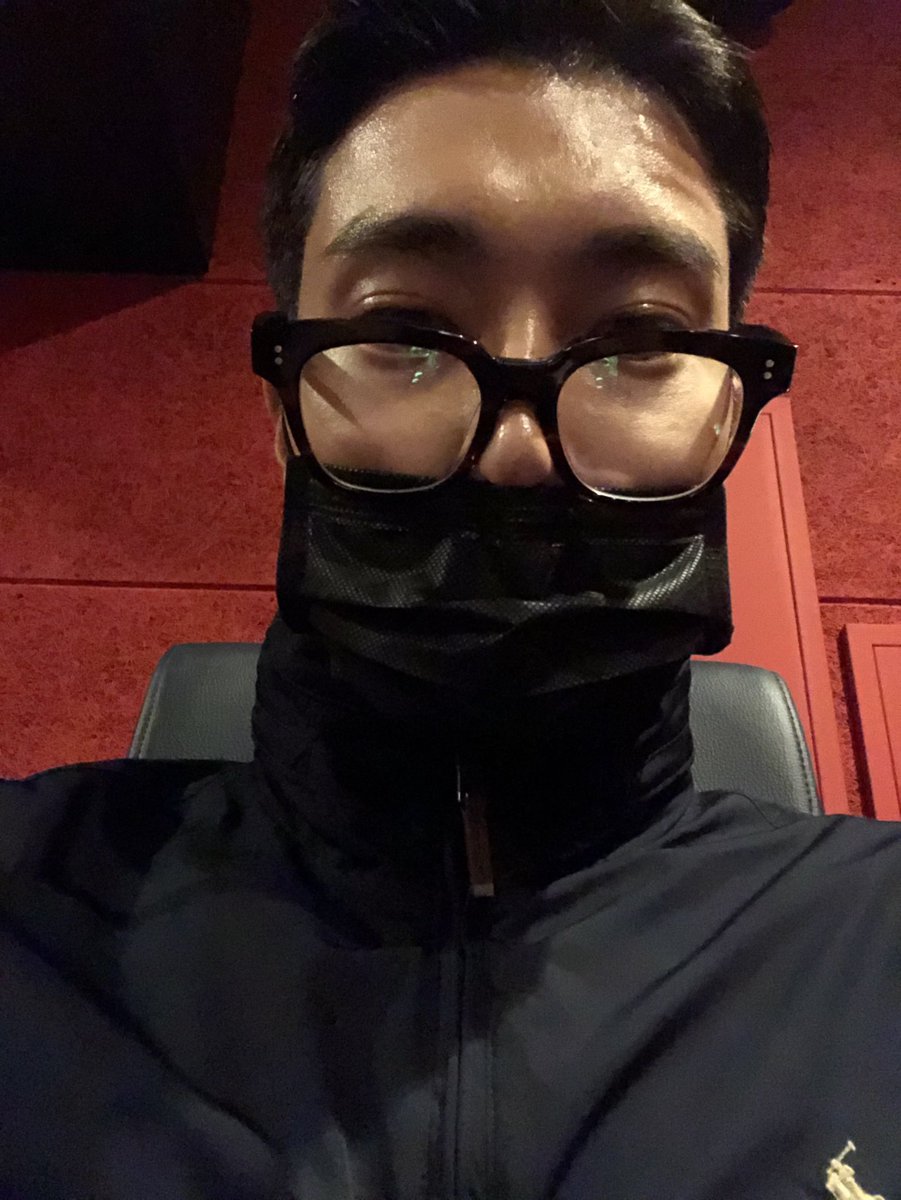 thechxyxhyun's tweet photo. ไลฟ์สไตล์พี่ซีวอนแบบเรียบง่ายดีอ่ะ เช้ามาจิบกาแฟ ใช้เวลากับคุณพ่อ กลางวันทำงาน เย็นว่างๆก็ออกกำลังกาย ปั่นจักรยาน ก่อนนอนอ่านหนังสือ สวดมนต์ ไม่ก็ดึกๆแว้บไปดูหนังคนเดียวอินดี้เบาๆ สัมผัสได้ถึงความอ่อนโยน ความอบอุ่นฟุ้งมากเว่อ ;___; https://t.co/XrSDrbMZCR