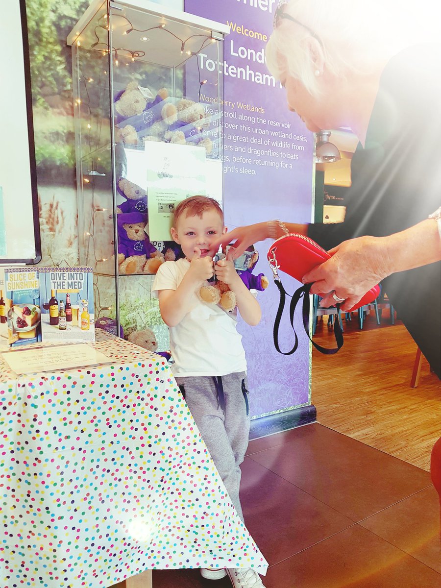 Master Soale giving Bernard a Good Home for life 🐻 p.s thanks Nanna <a href="/JohnCEnglish1/">John English</a> <a href="/brunner79/">Alexandra Brunner</a> <a href="/hale_pi/">Pi Tottenham hale</a> <a href="/LauraEvans81/">Laura EvansWrobleski</a> <a href="/SDEBDD/">simon ewins</a> #TottyHale #ohmyGOSH #YouHaveAHome #WeHaveTheBears <a href="/GreatOrmondSt/">Great Ormond Street Hospital for Children</a>