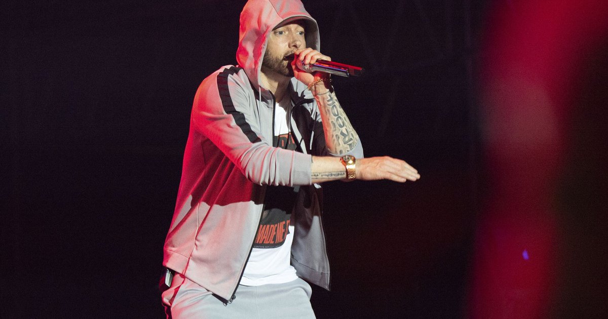 eminem97lyrics's tweet image. And to think, it’s just lil old me.
Mr. Dont Give A Fuck still won’t leave. 🔥🖕🏼🐐 

#Firefly2018 #FireflyMusicFestival #Eminem